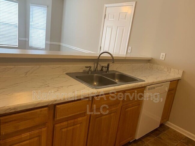 Building Photo - 9540 Sleepy Hollow Ln