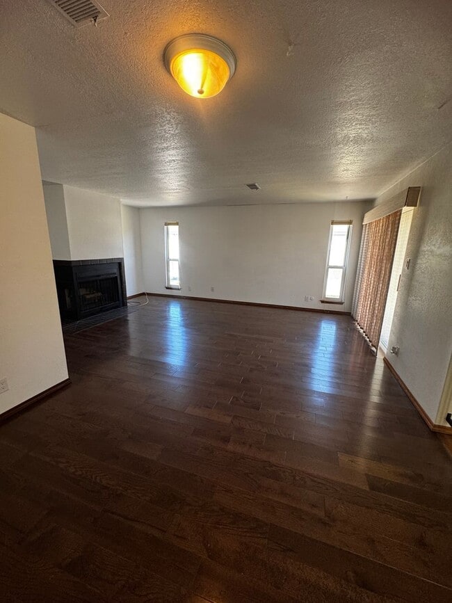 Building Photo - Townhouse in Little Turtle with Garage