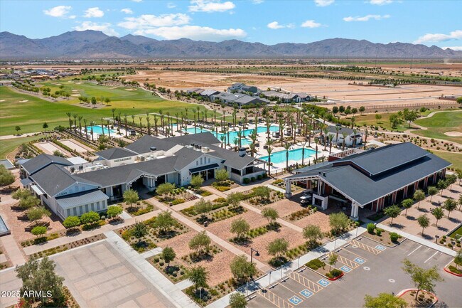 Building Photo - 11138 N San Clemente St