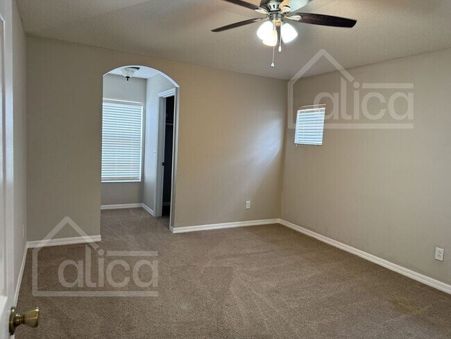 Building Photo - 109 Whispering Pines Way