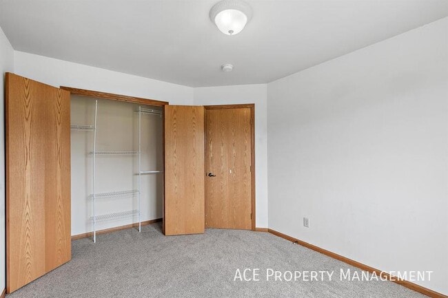 Building Photo - 251 Grandeur Ln