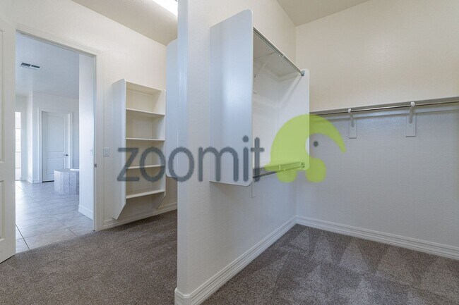 Building Photo - Beautiful Views!