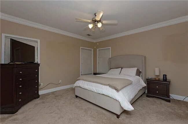 Building Photo - 5 Bedroom 3.5 Bathroom House in Douglasvil...