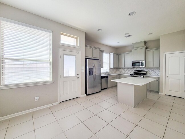 Building Photo - 219 Biltmore Loop