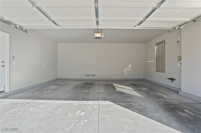 Building Photo - 2805 Big Mountain Ave