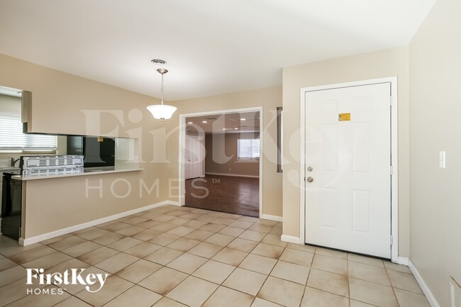 Building Photo - 5925 Pebble Beach Blvd