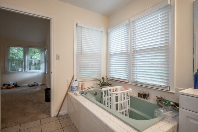 Building Photo - 115 Winterberry Dr