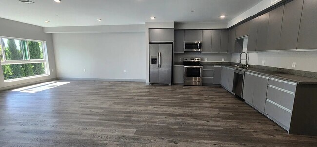 Building Photo - 7040 Woodman Ave
