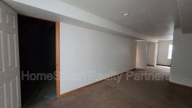 Building Photo - 203 W Coal Creek Dr