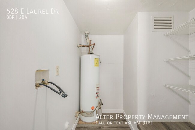 Building Photo - 528 E Laurel Dr