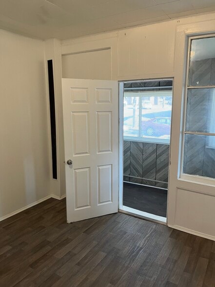 Building Photo - 44 N Bond St