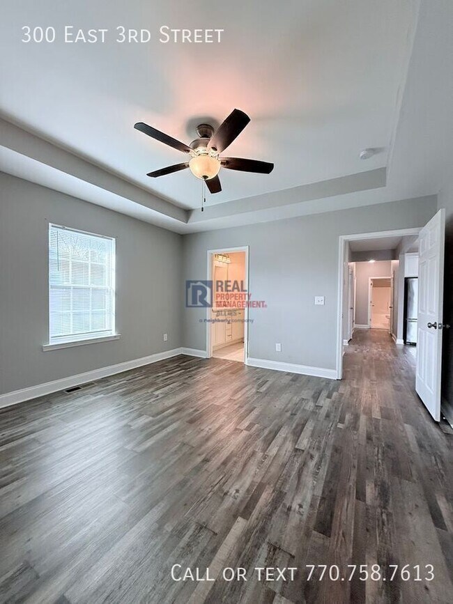 Building Photo - 300 E 3rd St NE