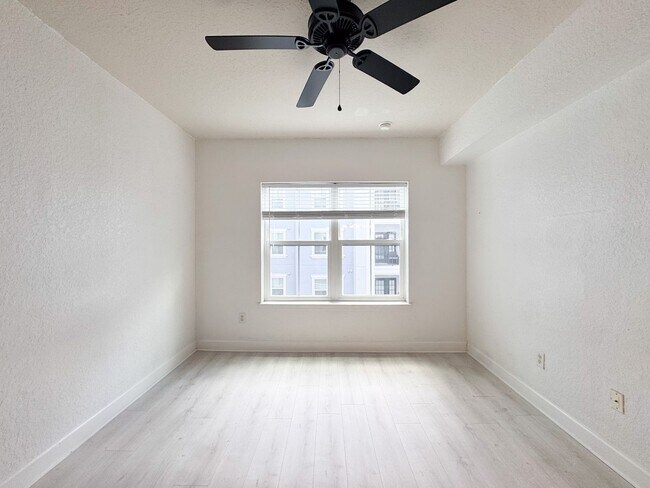 Building Photo - The Grande Downtown - Spacious 1/1 in the heart of Downtown Orlando!