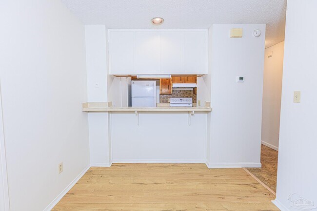 Building Photo - 6242 Ridgegate Cir