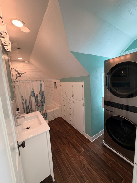 Building Photo - 1235 W Lorain St