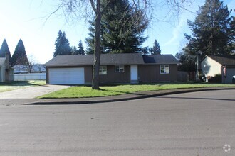 Building Photo - 4 bedroom ranch