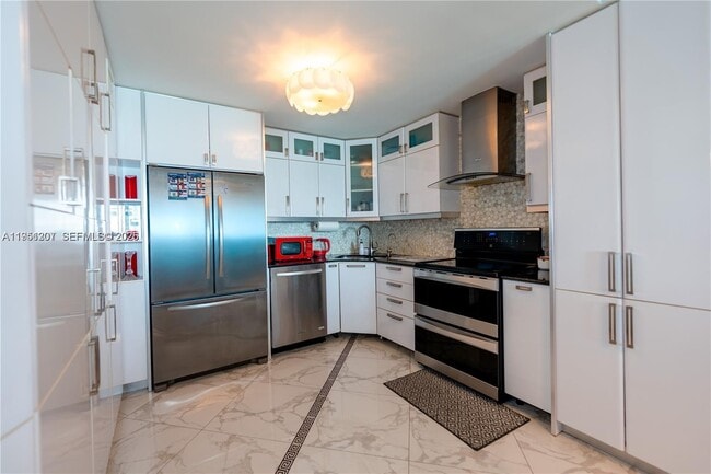 Building Photo - 2201 S Ocean Dr