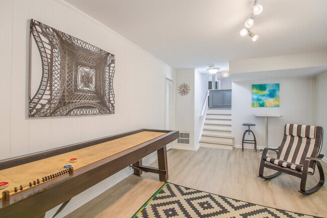 Building Photo - 8800 Nightingale Ln