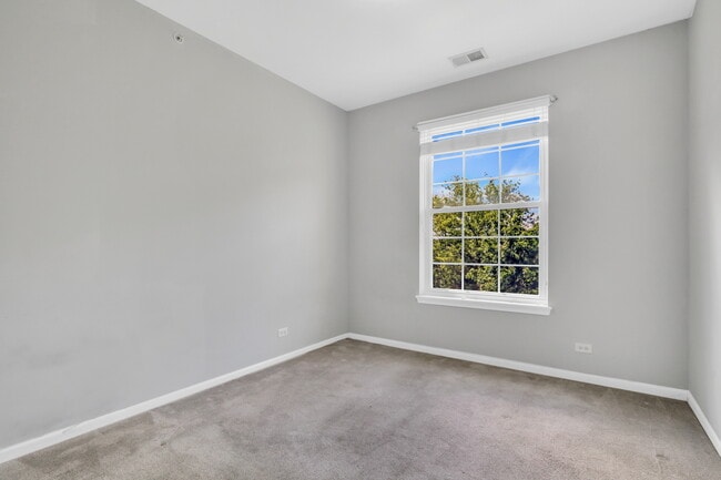 Building Photo - 210 Rosehall Dr
