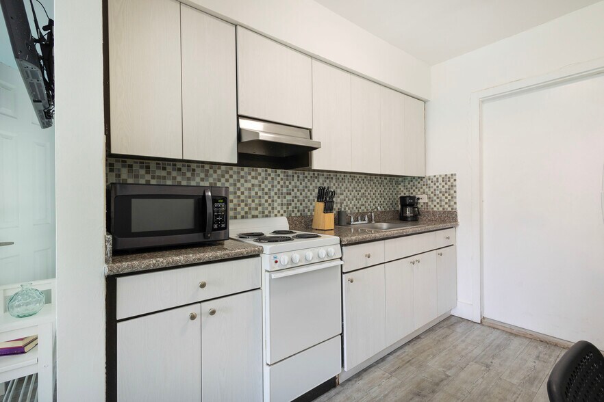 Building Photo - 481 NE 37th St