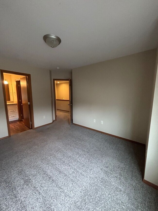 Building Photo - NEWLY UPDATED 4 bed / 2.5 BATH - Desirable Spokane Valley