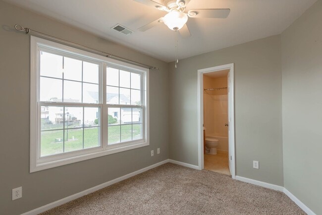 Building Photo - 3 Bed, 2.5 Bath, Single Family Home in Martinsburg, WV