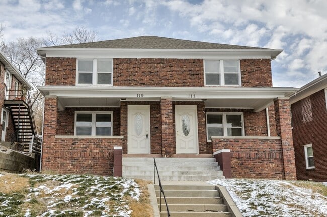 Primary Photo - Beautiful Three Bedroom Town Home!