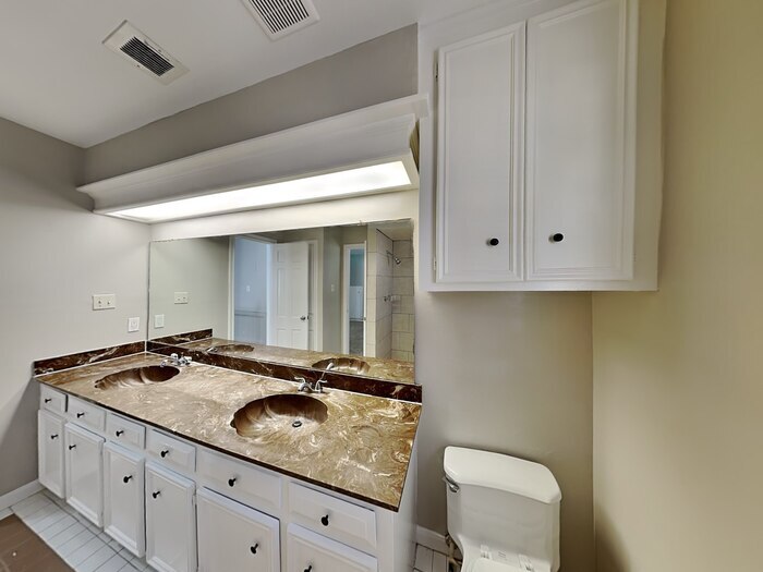 Building Photo - 1906 Tucumcari Dr