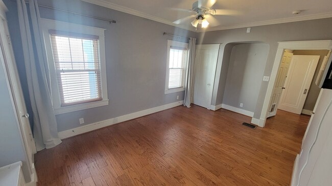 Building Photo - Renovated 3 Bedroom 3 Bathroom