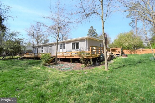 Building Photo - 8811 Badger Dr