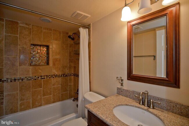 Building Photo - 9702 Kingsbridge Dr