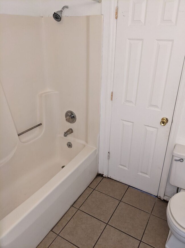 Building Photo - 1709 E Willow Ct