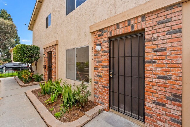 Building Photo - 6908 Camphor Ln