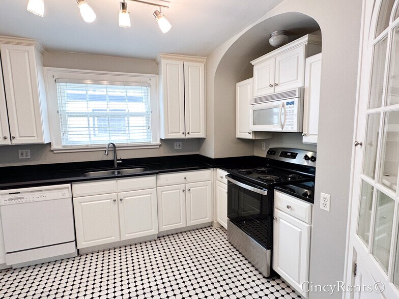 Building Photo - 3434 Ault View Ave