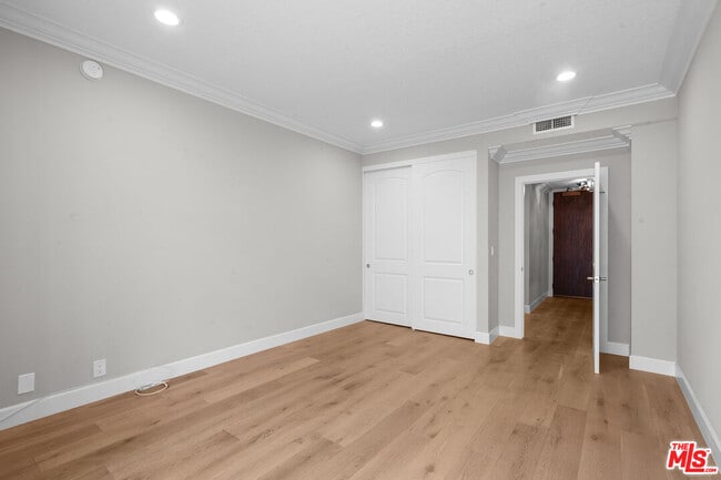 Building Photo - 4477 Wilshire Blvd