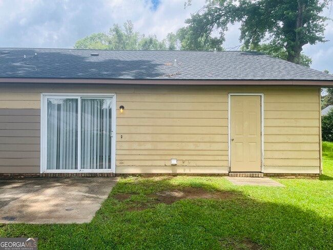 Building Photo - 104 Peachtree Ct