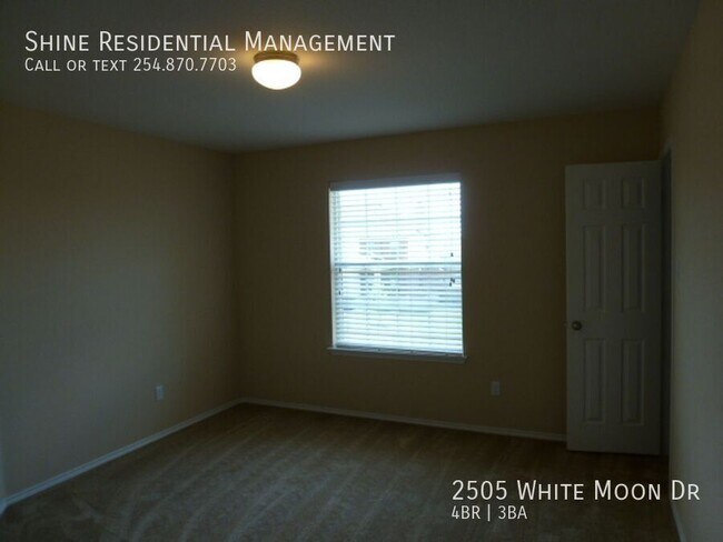 Building Photo - 2505 White Moon Dr