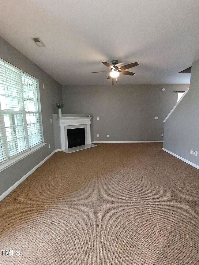 Building Photo - Sought After Riverwood Townhome!