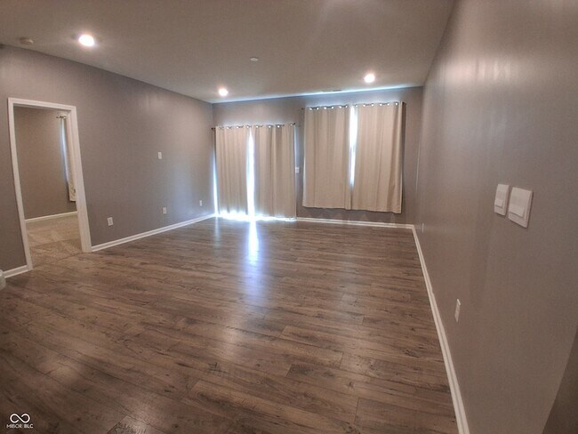 Building Photo - 6887 Nottingham Ln