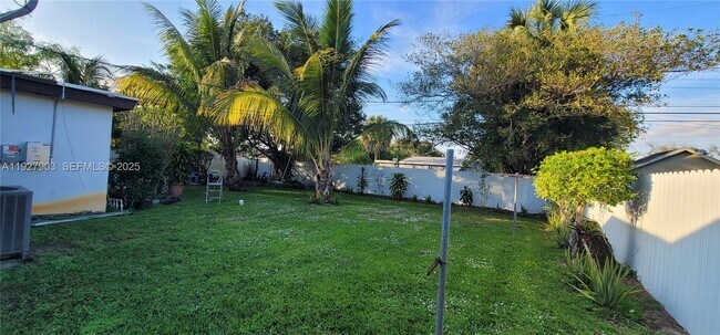 Building Photo - 6641 SW 26th St