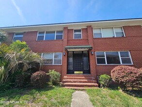 Building Photo - 3005 Walton St