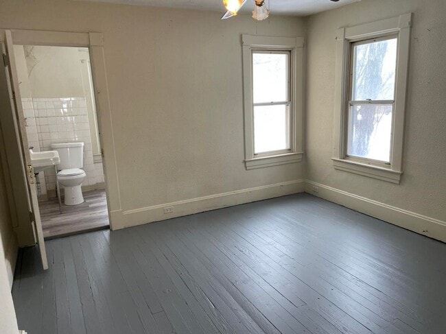 Building Photo - 1045-1047 Sunday St