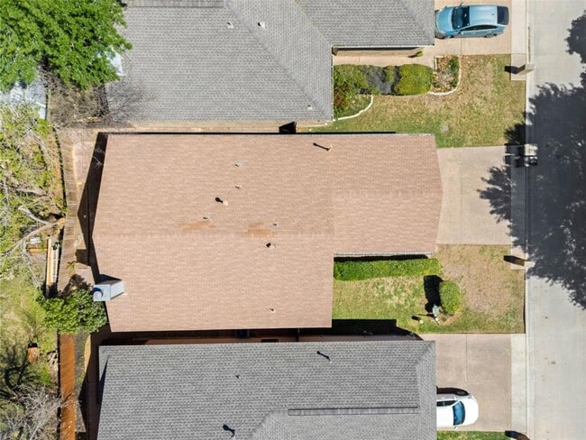 Building Photo - 410 Village Ln