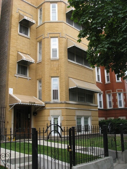 Building Exterior - 7259 S Constance Ave