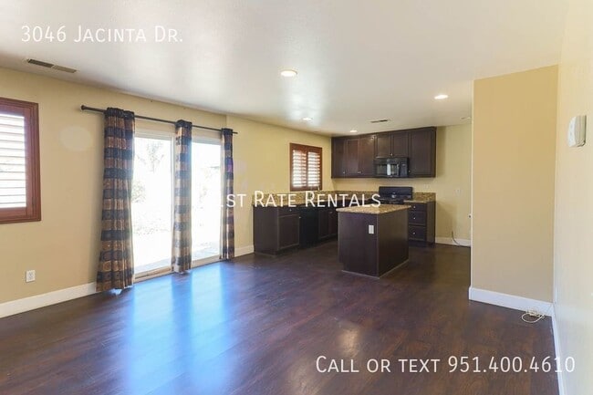 Building Photo - 3046 Jacinta Dr