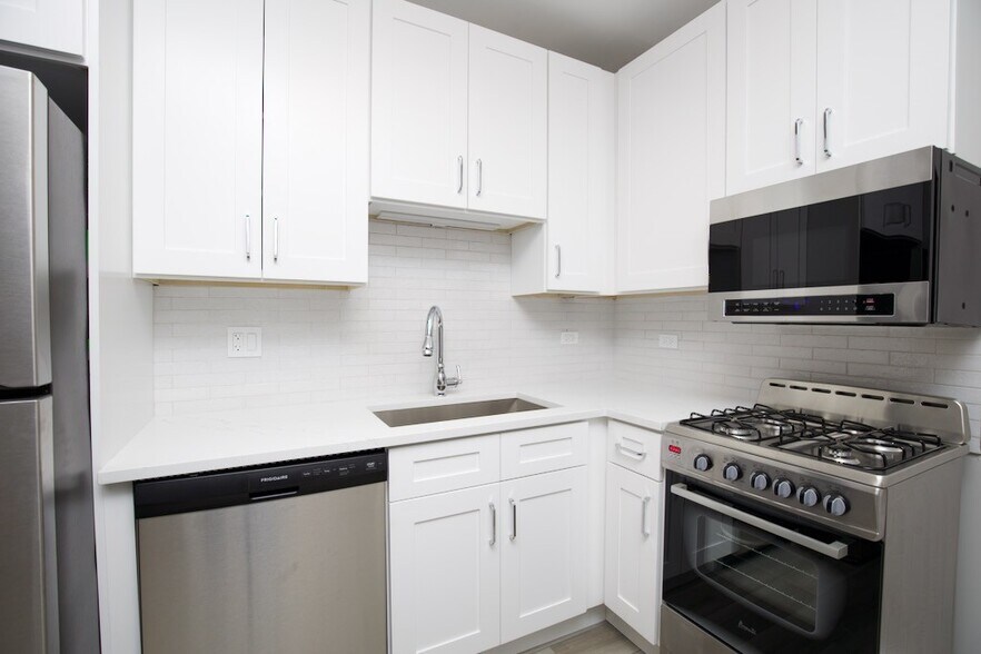 Building Photo - 3854 N Janssen Ave