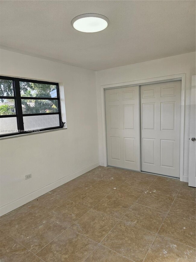 Building Photo - 3 bedroom in Miramar FL 33023