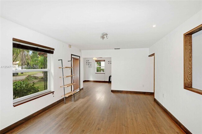 Building Photo - 22 Camilo Ave
