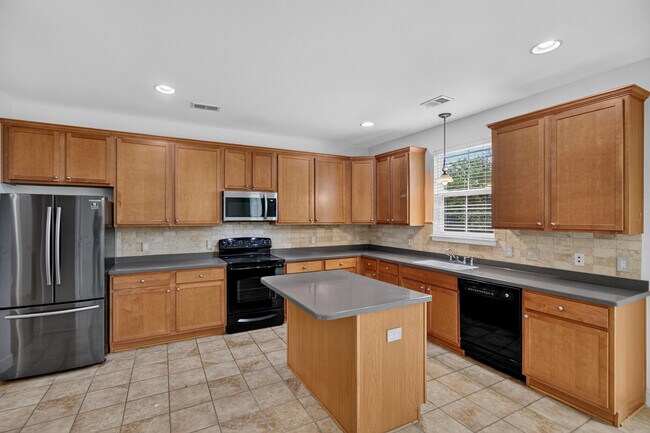 Building Photo - 152 Spindle Way
