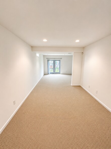 Building Photo - 131 Claude Ct SE